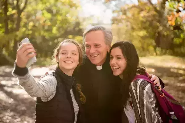 Rev. Jenkins taking a selfie with two students